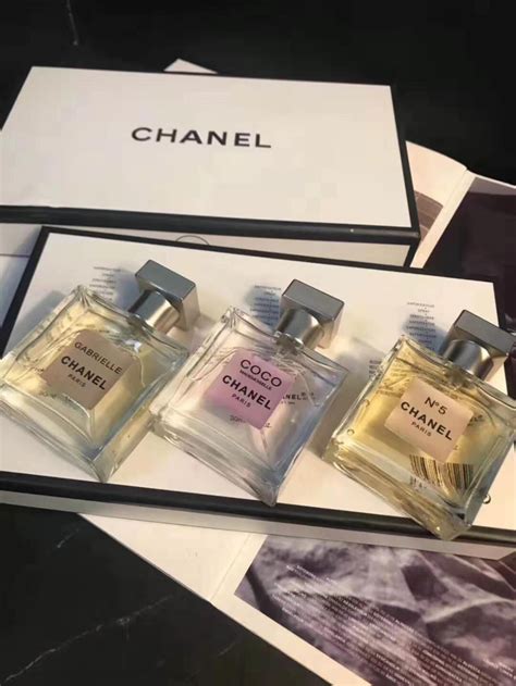 confezioni chanel|Chanel fragrance set.